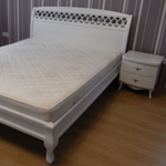 Белая кровать двуспальная из ясеня