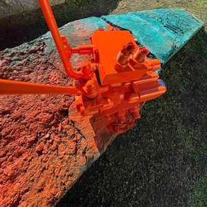 Гидравлический распределитель с перепускным краном давления масла на б