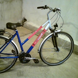 Продам новый женский городской велосипед  (очень удобный)