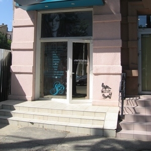 Продам офисное помещение в центре с фасадным входом.