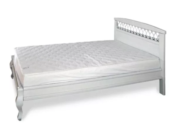 Белая двуспальная кровать 2
