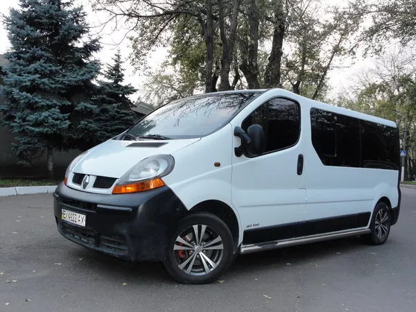 Пассажирские и грузовые перевозки (Renault Trafic `02) по Одессе и Укр