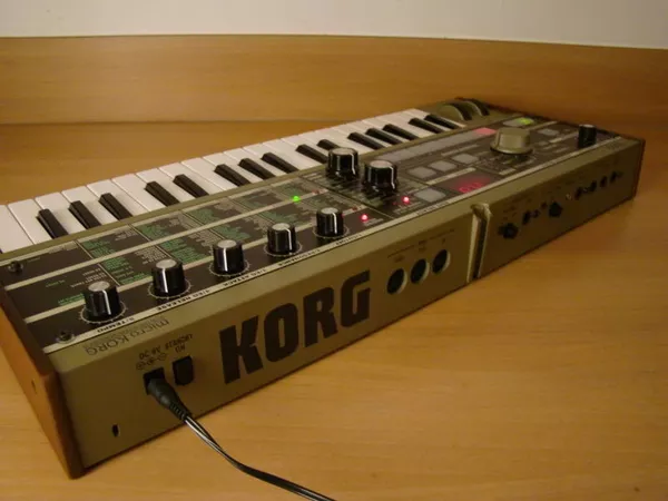 Продам Korg microkorg синтезатер с вокодером