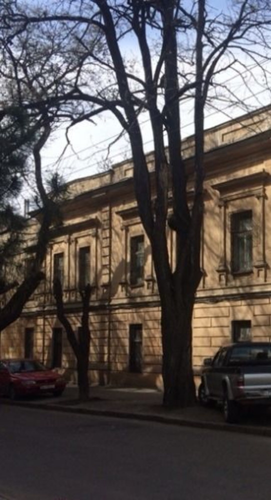 Фасадное здание в центре Одессы 800 м кв,  2 этажа,  участок 10 соток.